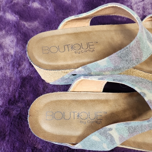 Boutique by Corkys Women's Camouflage Strap wedges sz 8 - Picture 2 of 6